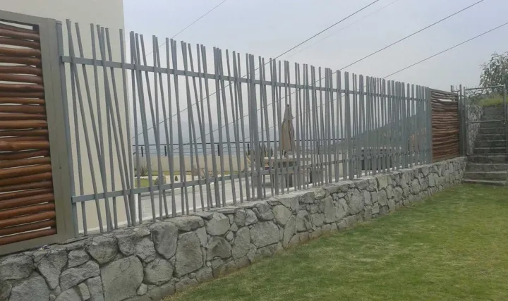Reja Bambú de barrotes irregulares en acero galvanizado