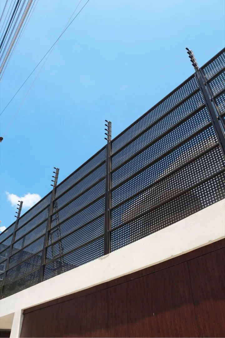 Reja Española protegiendo un desarrollo residencial